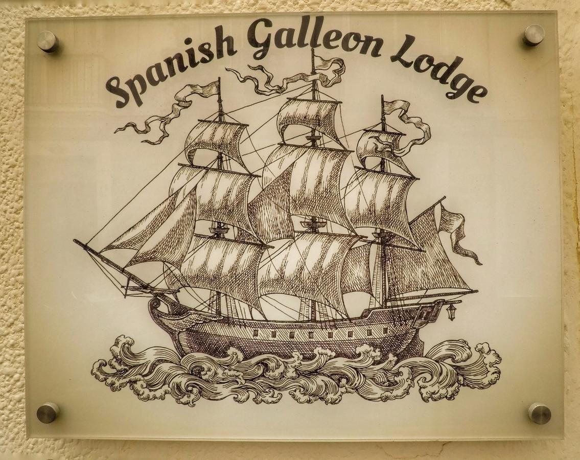 Spanish Galleon Lodge Cádiz Exteriör bild
